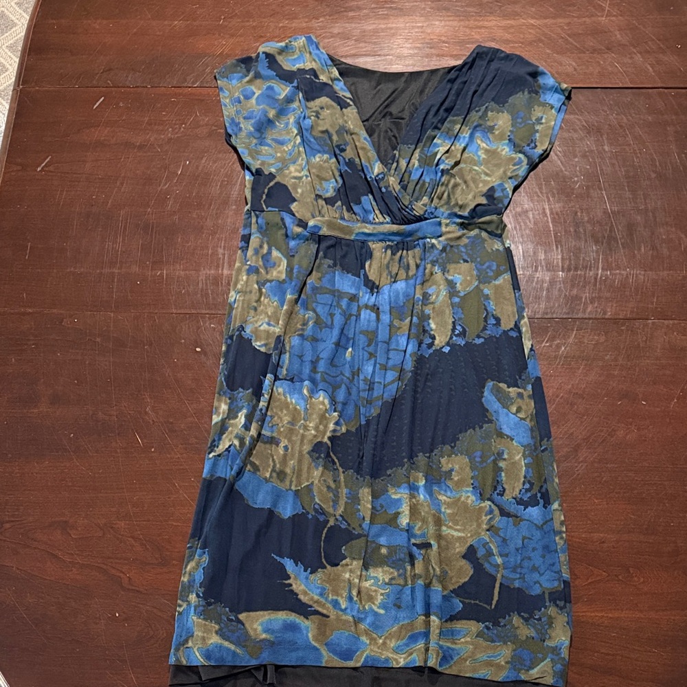 Women’s black blue and green V-neck dress